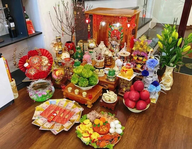 Bàn thờ Thần Tài Ông Địa với bài văn khấn cầu mong tài lộc, bình an