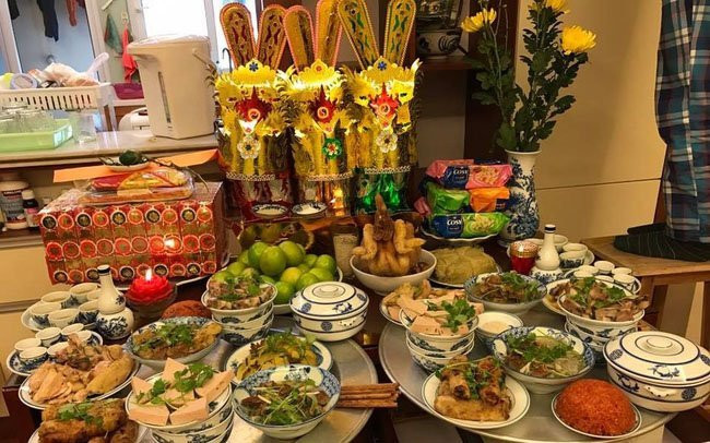 Chuẩn bị mâm cúng ông bà tổ tiên