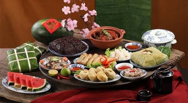 Cúng rằm tháng Giêng là một trong những phong tục cổ truyền quan trọng của người Việt, thường diễn ra vào giờ Ngọ