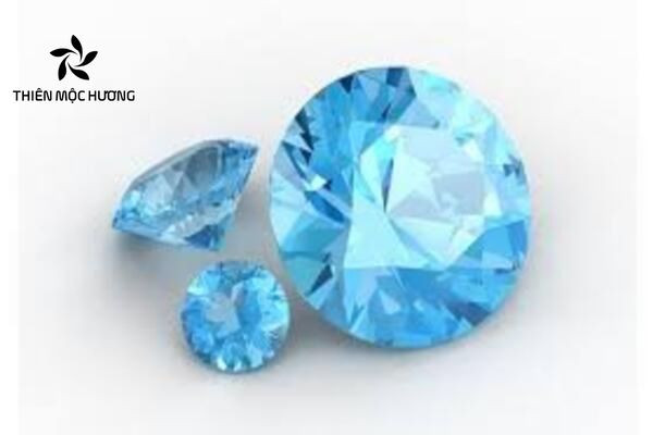 Đá Topaz xanh biển hợp mệnh Thủy mang may mắn cho Canh Dần 2010