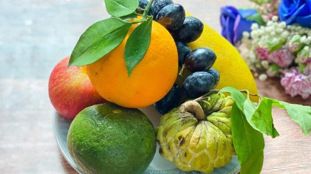 Đĩa hoa quả tươi ngon cúng ông Táo thể hiện lòng thành