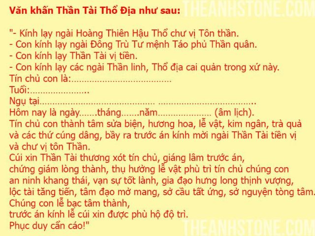 Gia chủ thành tâm thực hiện nghi thức văn khấn rước Thần Tài Thổ Địa về nhà mới để cầu mong bình an và tài lộc.