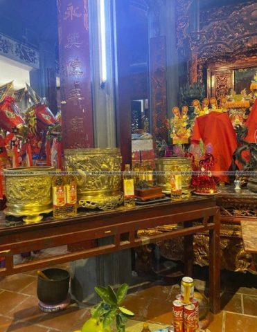 Hình ảnh minh họa nghi thức văn khấn yên vị bát hương gia tiên trang trọng