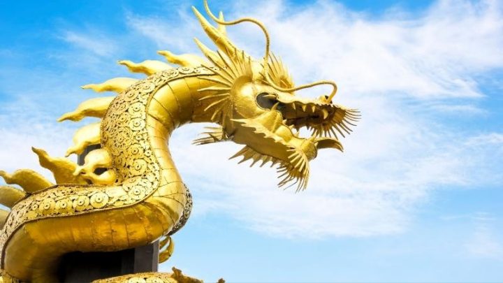Hình ảnh rồng vàng biểu tượng người sinh năm Canh Thìn 2000 thuộc mệnh Kim