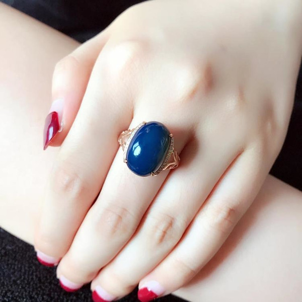 Hổ phách xanh dương và đen tuyền giúp người mệnh Thủy gia tăng may mắn