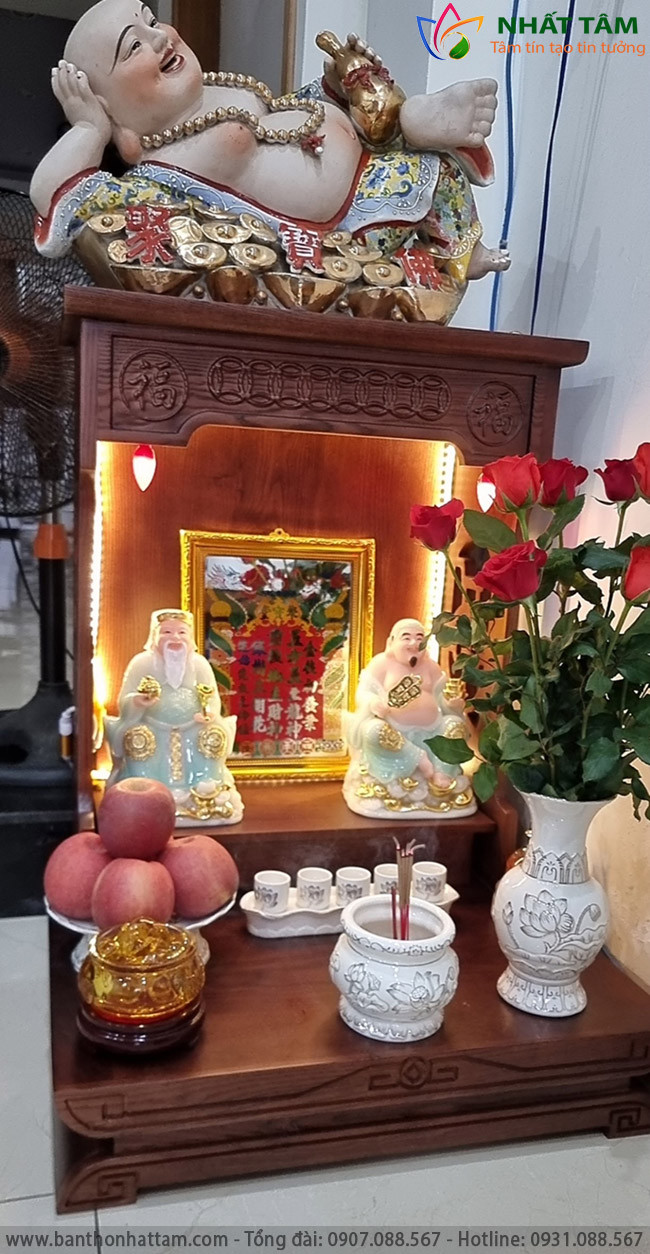 Hoa hồng đỏ dâng cúng Thần Tài Ông Địa