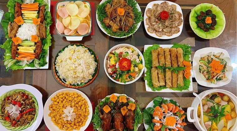 mâm cỗ cúng gia tiên đầy đủ vào rằm tháng 7