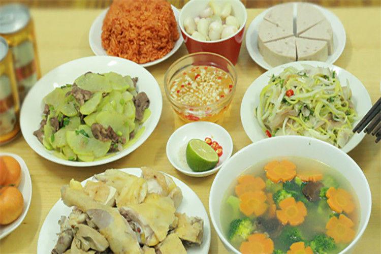 Mâm cỗ cúng Ông Công Ông Táo đơn giản với các món quen thuộc