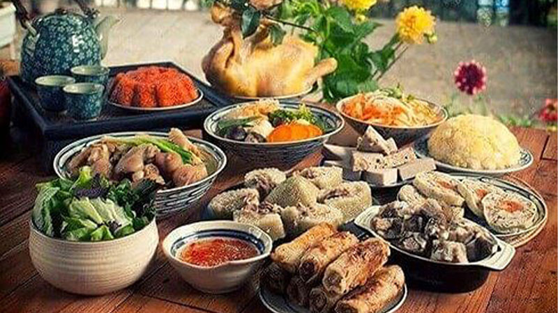 Mâm cỗ lễ cúng tất niên truyền thống ấm cúng của gia đình Việt