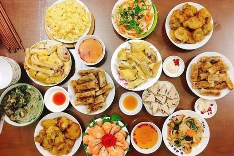 Mâm cỗ mặn đơn giản cho Rằm tháng 7