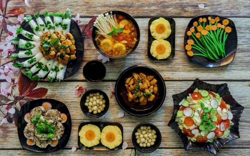Mâm cúng chay dâng Phật trong lễ cúng rằm tháng 7 âm lịch trang trọng