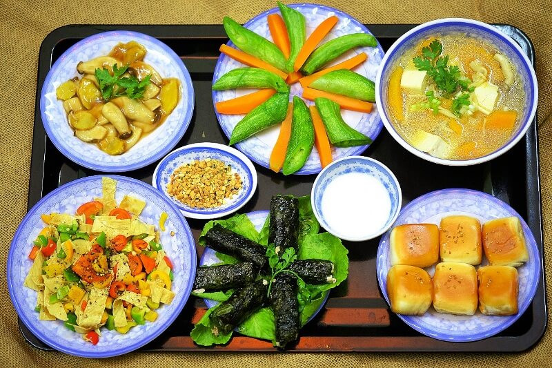 Mâm cúng chay thanh tịnh, thể hiện lòng thành kính