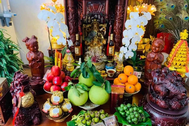 Mâm cúng lễ và văn khấn tỉa chân nhang bàn Thần Tài trang trọng