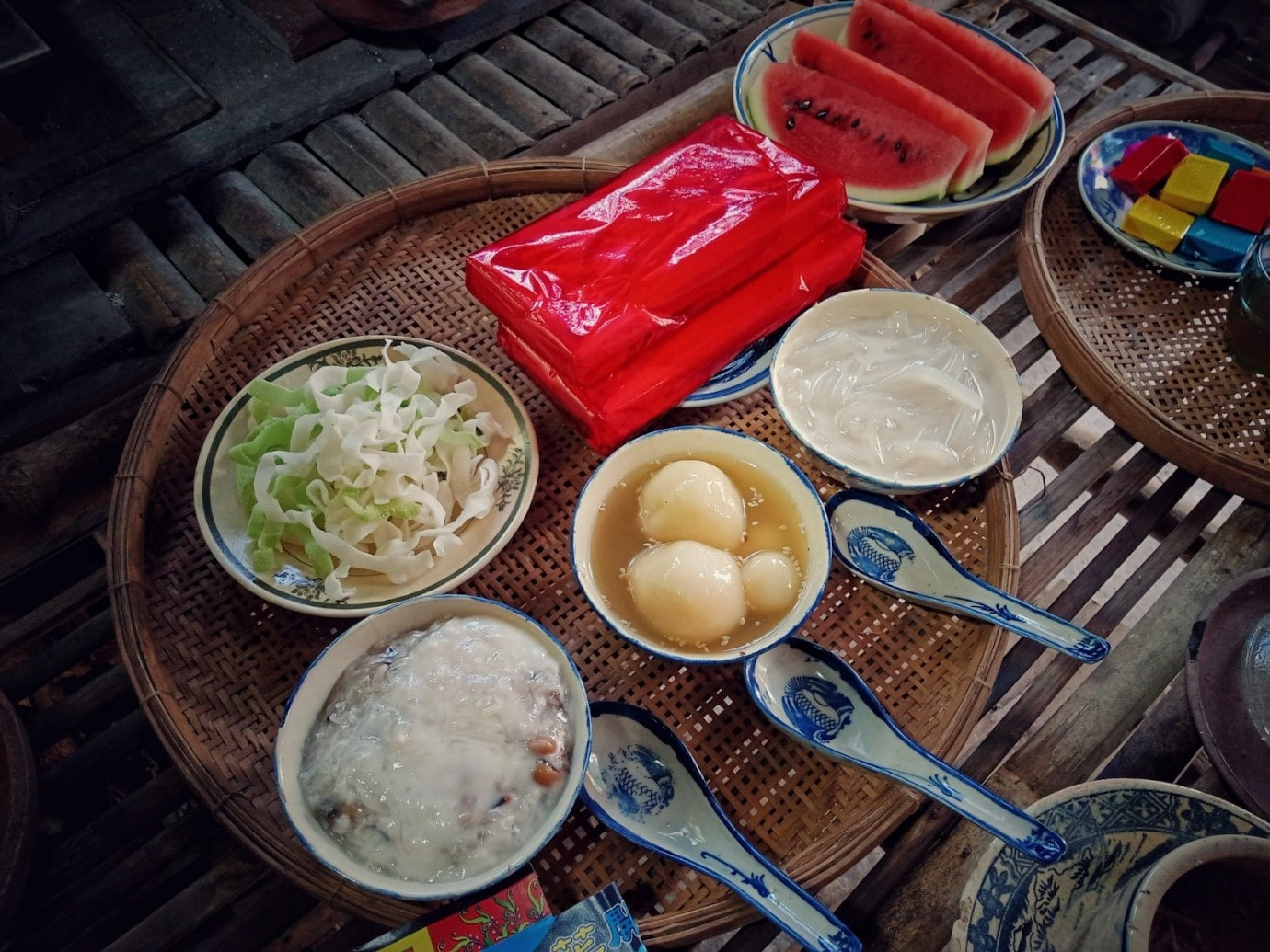 Mâm cúng ông táo đơn giản hoa quả với đầy đủ lễ vật trang trọng