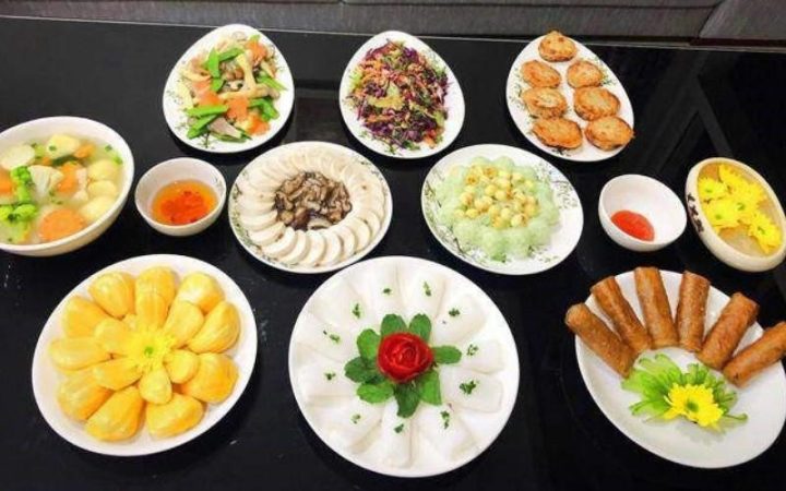 Mâm cúng rằm trung thu đầy đủ lễ vật, trang trọng
