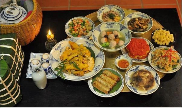 Mâm cúng văn khấn tất niên 2024 với hương hoa phẩm vật