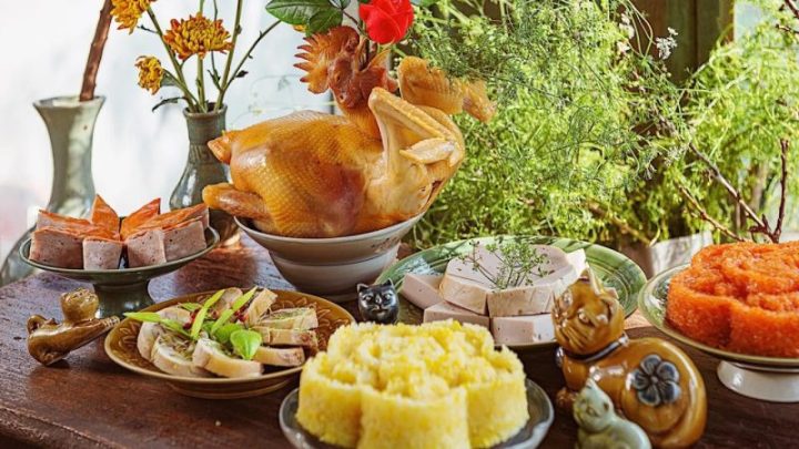 Mâm lễ cúng ngoài trời đêm giao thừa mặn