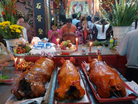 Mâm lễ vật cúng Bà Chúa Xứ Núi Sam đầy đủ và trang trọng