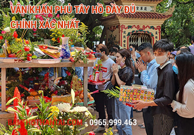 Mâm lễ vật đầy đủ tại Phủ Tây Hồ thể hiện lòng thành kính