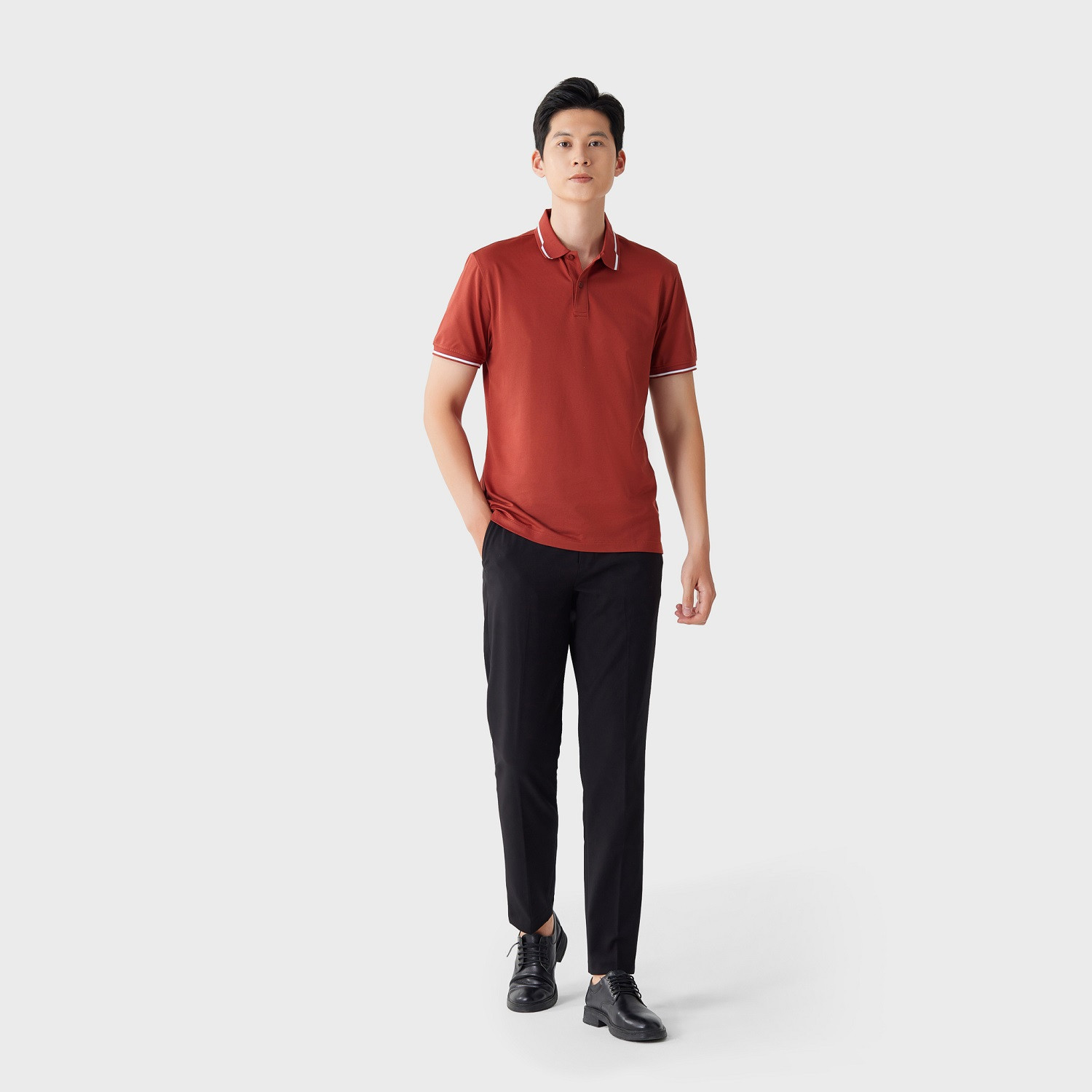 Màu đỏ rực rỡ, bản mệnh của Hỏa, giúp người sinh năm 1986 tăng cường năng lượng tích cực và may mắn.