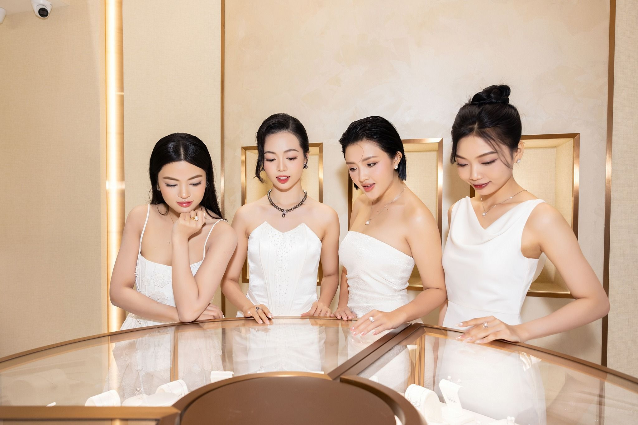 Nam nữ sinh năm 1988 Mậu Thìn luôn mang đến sự nổi bật trong đám đông