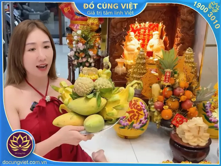 nghi thức cúng vía thần tài được thực hiện trang trọng