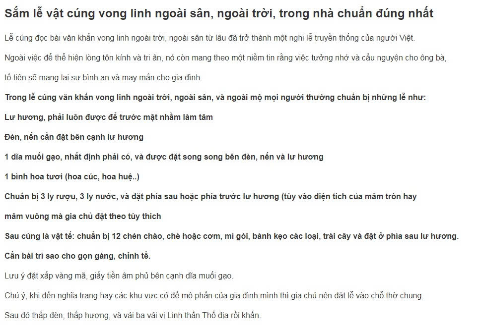 Người phụ nữ thắp hương trước bàn thờ gia tiên