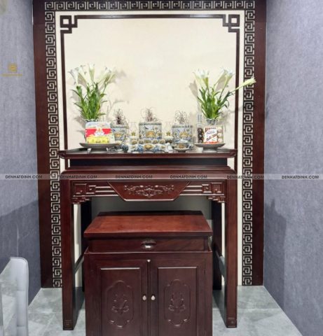 Người Việt thành tâm đọc văn khấn gia tiên hàng ngày, cầu bình an