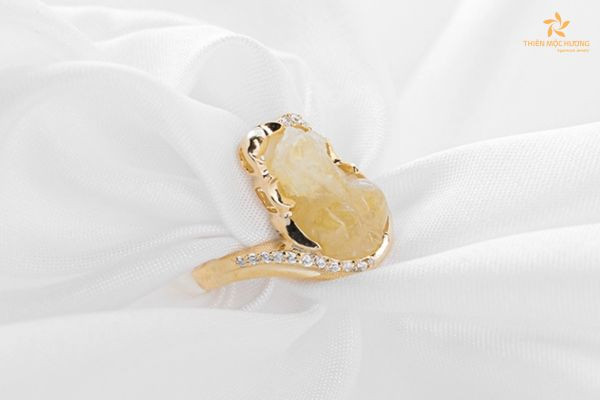 Nhẫn thạch anh tóc vàng