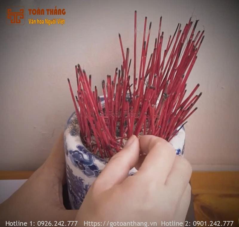 Thời điểm tỉa chân nhang bát hương rất quan trọng