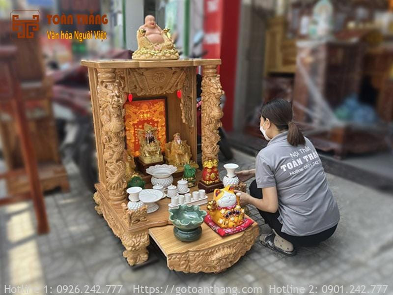 Trang phục và thái độ chuẩn mực khi đọc văn khấn Thần Tài Thổ Địa ngày rằm
