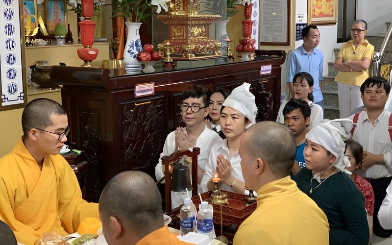 Văn khấn 100 ngày cho mẹ tại gia đình để tiễn biệt