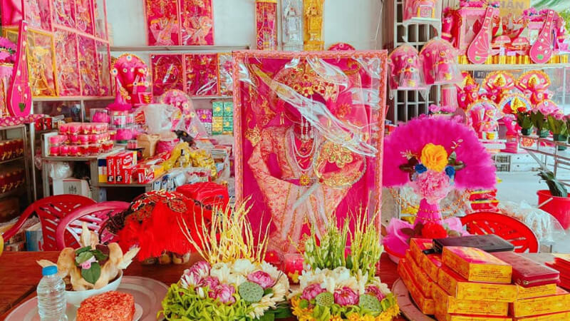 Văn khấn lễ Cô Chín đầy đủ và trang trọng