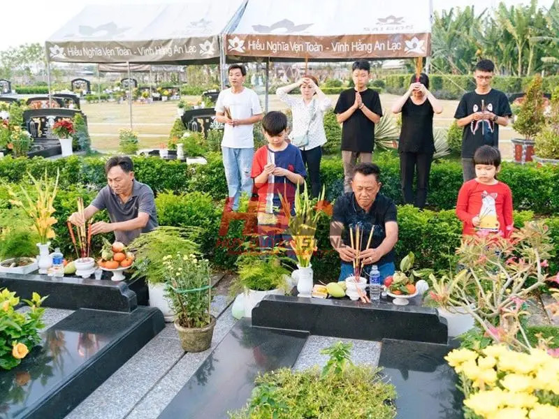 Văn khấn lễ tạ thần linh ngoài mộ đầy đủ