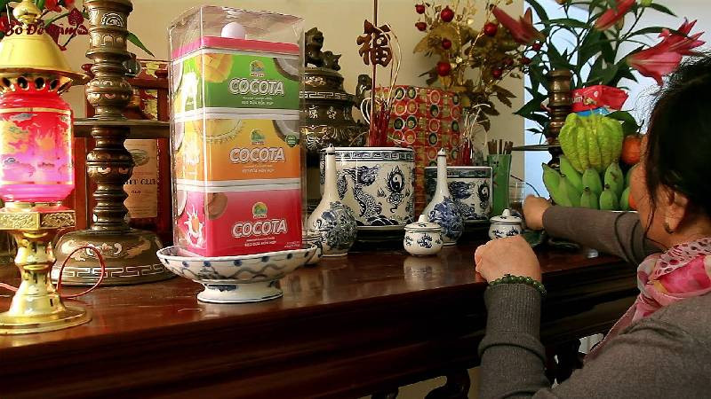 Văn khấn mùng 1 Tết 2025 cúng tổ tiên và chư vị thần linh