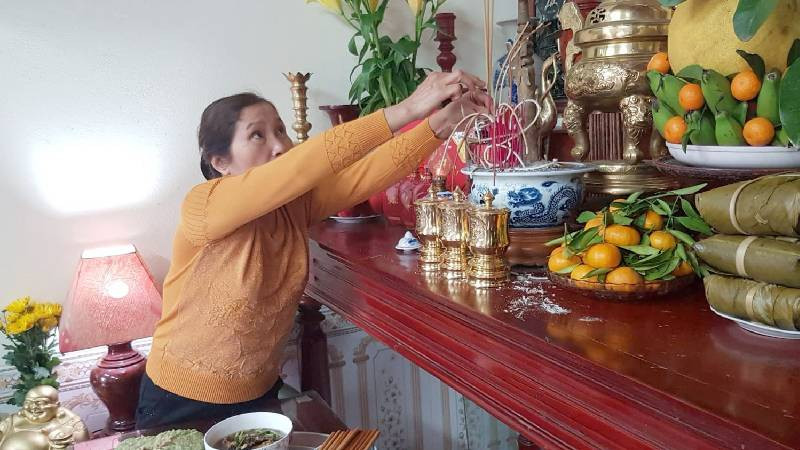 Văn khấn mùng 1 Tết cúng gia tiên mẫu 1
