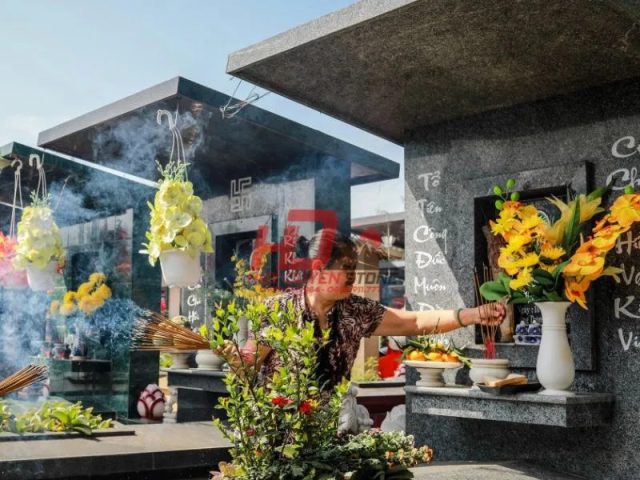 Văn khấn thần linh ngoài mộ với ý nghĩa sâu sắc
