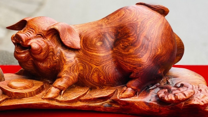 Vật phẩm phong thủy từ gỗ hoặc đất với hình linh vật phù hợp với nữ Giáp Tuất 1994