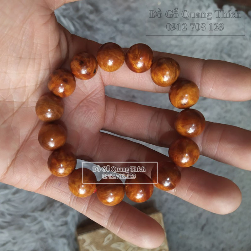 Vòng huyết long màu nâu đỏ, màu sắc tương sinh cho mệnh Hỏa