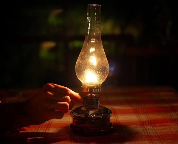 Bé sinh năm 2025 thuộc mệnh Phú Đăng Hỏa, lửa đèn dầu soi sáng
