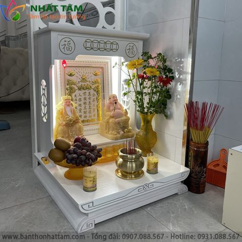 Bình bông cúng Ông Địa Thần Tài rực rỡ mang tài lộc và may mắn cho gia chủ