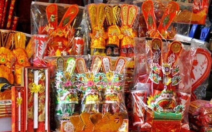 Bộ cúng ông Công ông Táo truyền thống với mũ, áo, hài bằng giấy