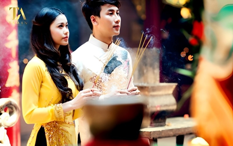 Hình ảnh bàn thờ gia tiên trang nghiêm chuẩn bị cho lễ cầu duyên