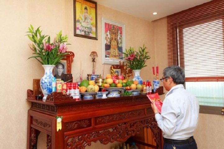 Lễ vật và thủ tục cúng chuyển bàn thờ