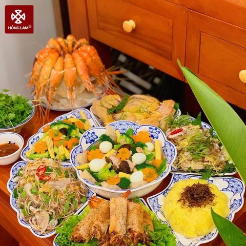 Mâm lễ cúng rằm tháng giêng với các món mặn truyền thống đầy đặn