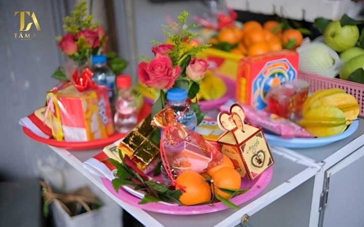 Mâm lễ vật cúng cầu duyên tại nhà đơn giản mà đầy đủ