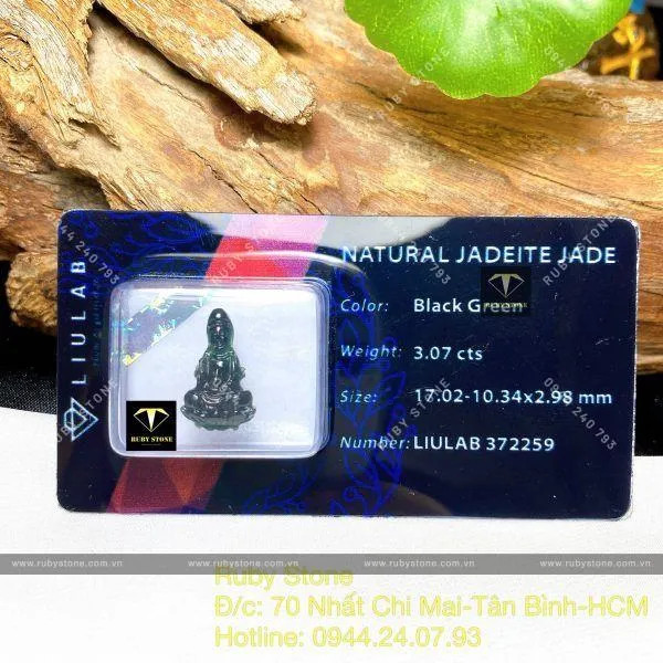 Mặt cắt ngọc mực dục ánh lên sắc xanh lục ẩn chứa