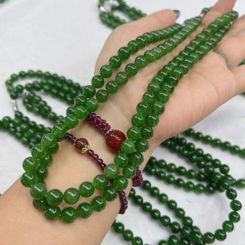 Mặt dây chuyền màu xanh ngọc bích phong thủy