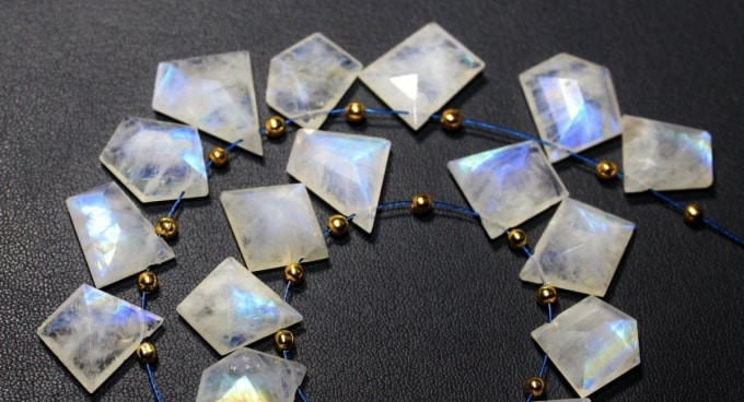 Tác dụng của đá moonstone mặt trăng