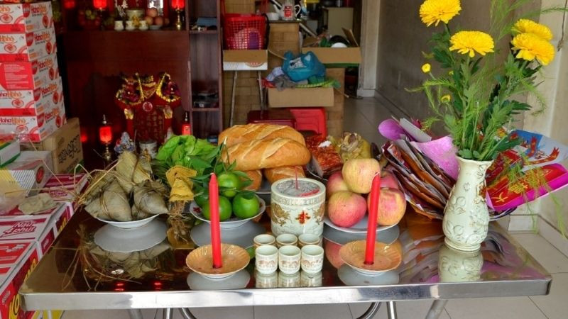 Văn khấn cổ truyền thể hiện sự tôn kính đa tầng bậc thần linh